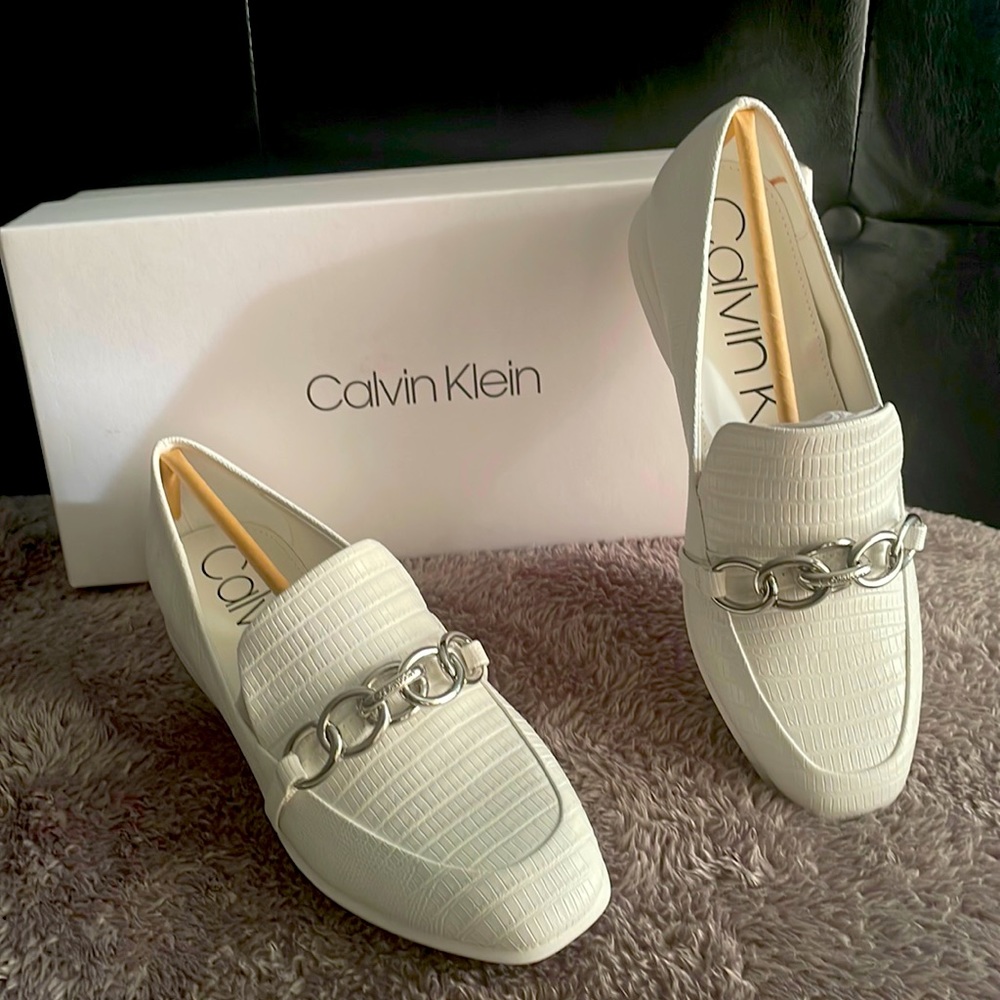 Calvin Klein Womens Banda White Faux Leather Slip On Flat Loafers 5,5.5,7.5, 8.5